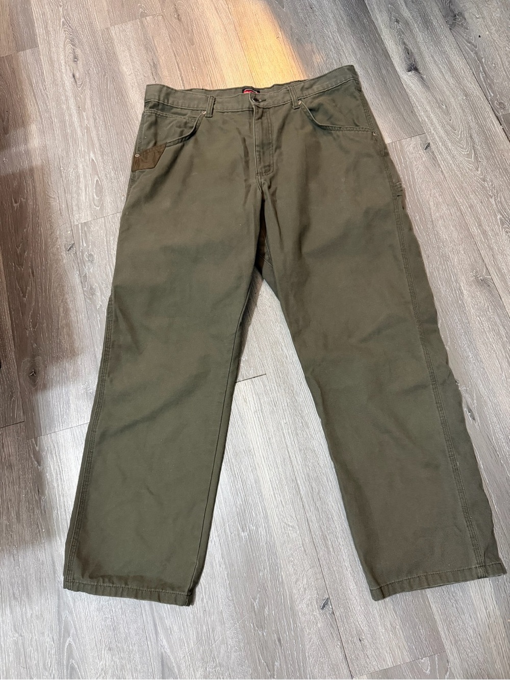 Wrangler Classic Men's Olive Cargo Chino Pants - Relaxed Fit 36 X 30